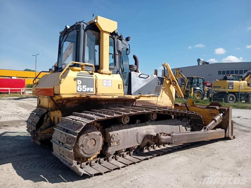 Komatsu D 65 PX-15 بلدوزرات مجنزرة