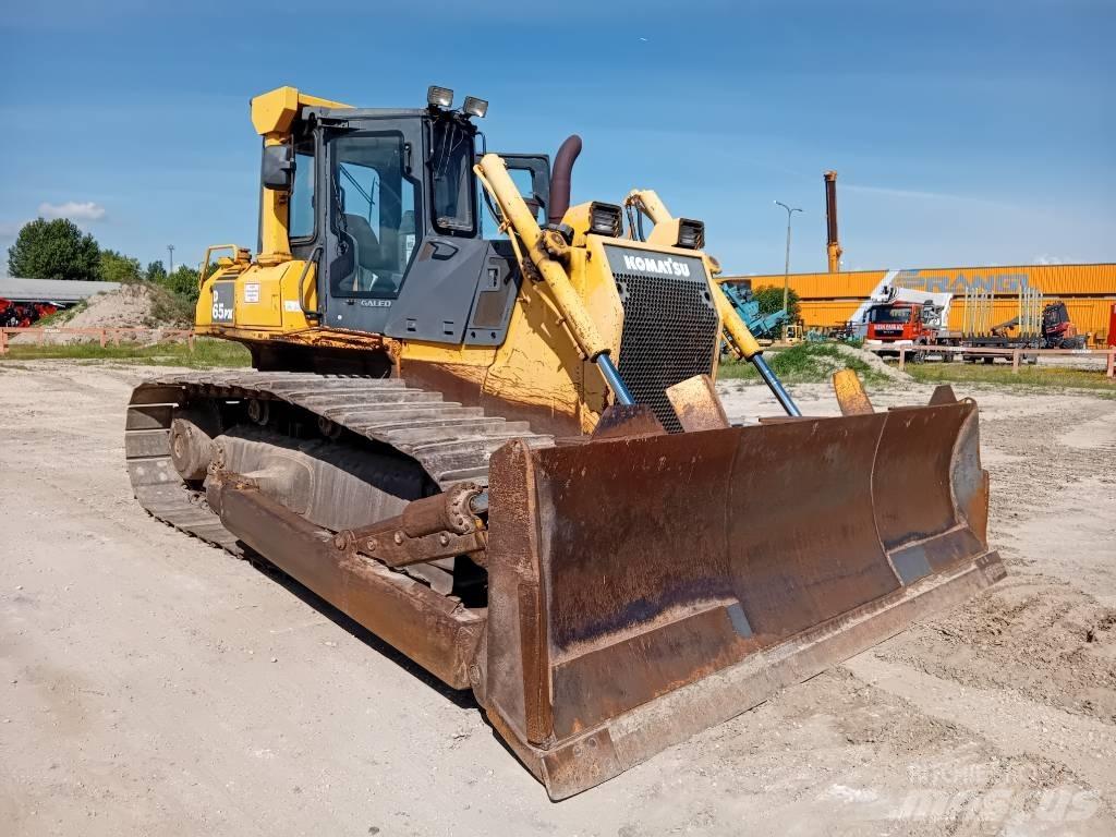 Komatsu D 65 PX-15 بلدوزرات مجنزرة