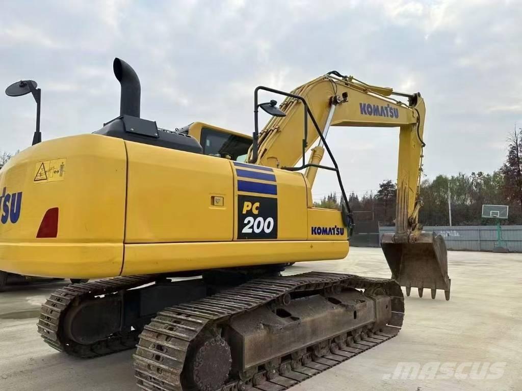 Komatsu PC 200 حفارات زحافة