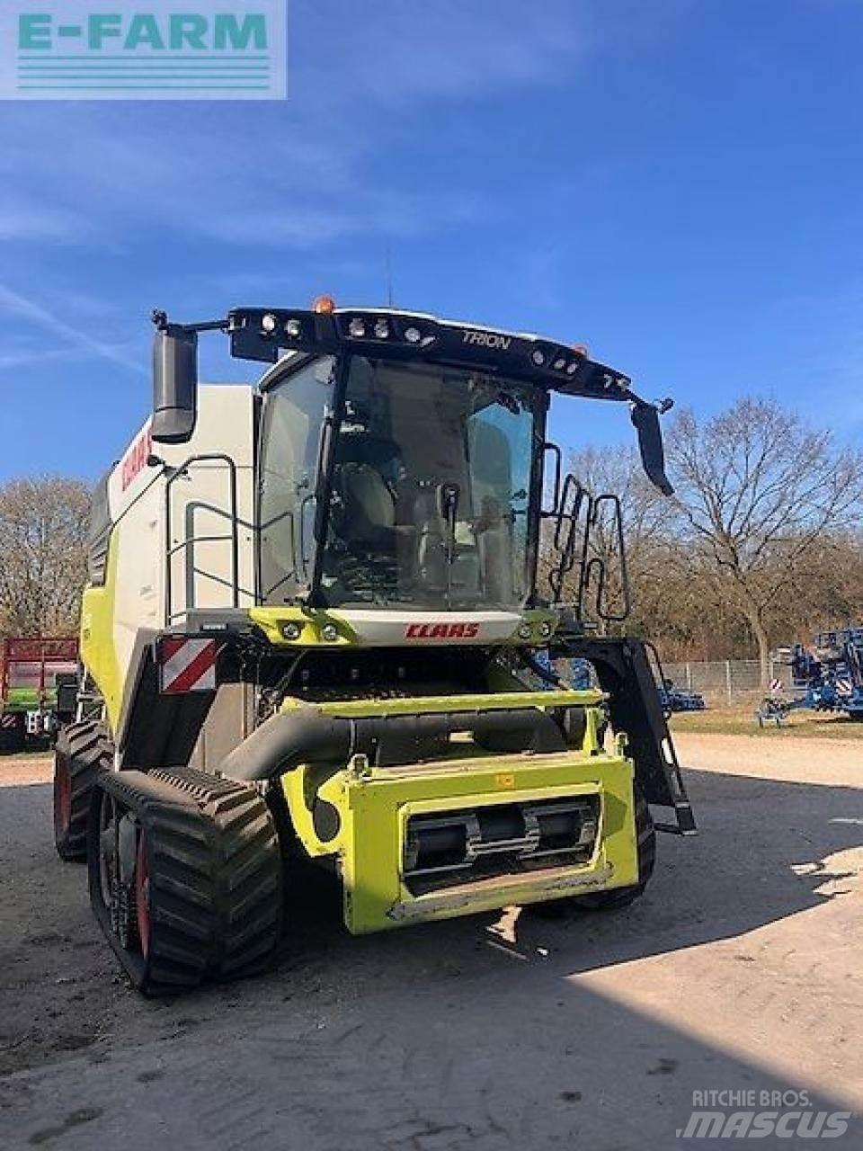 CLAAS trion 730tt حصادات