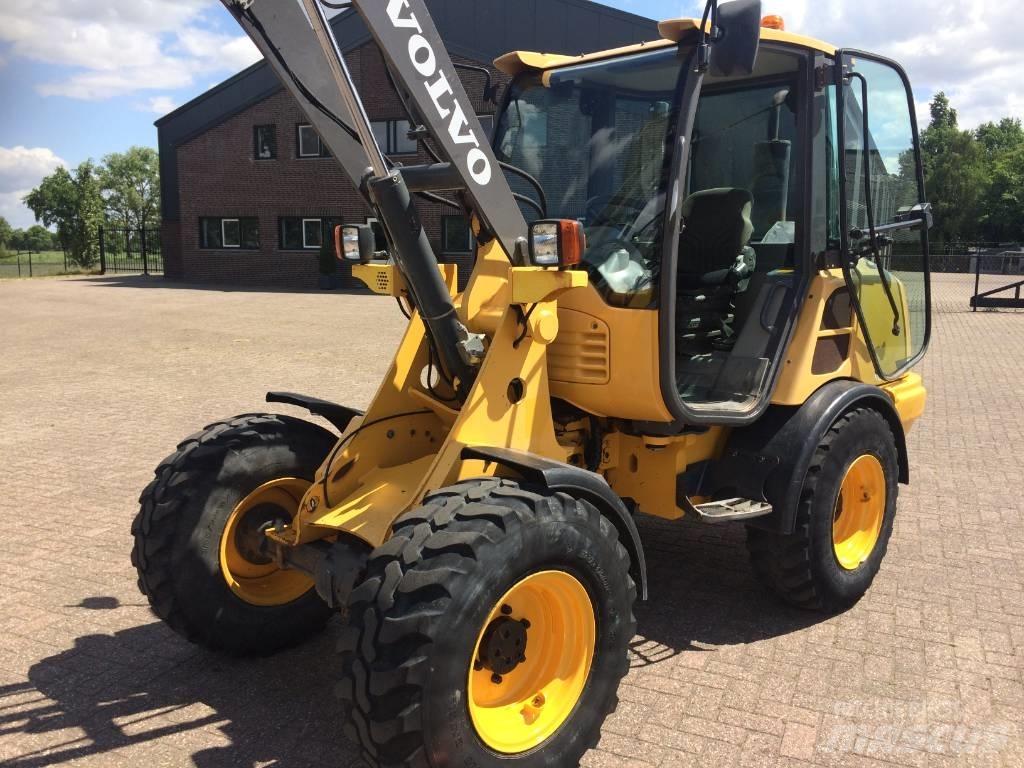 Volvo L 25 F لوادر بعجل