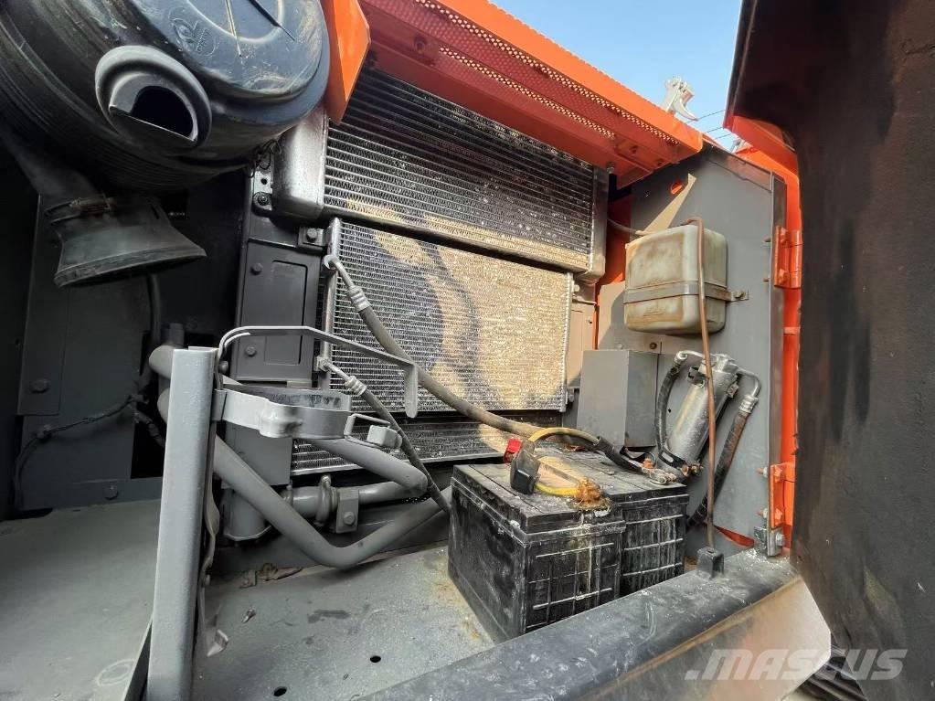 Hitachi ZX 160 LC حفارات زحافة