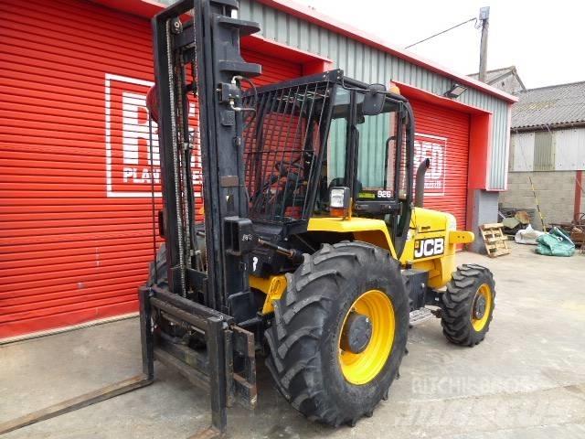JCB 926 شاحنات الطرق الوعرة