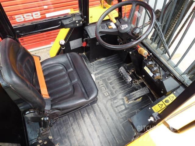 JCB 926 شاحنات الطرق الوعرة