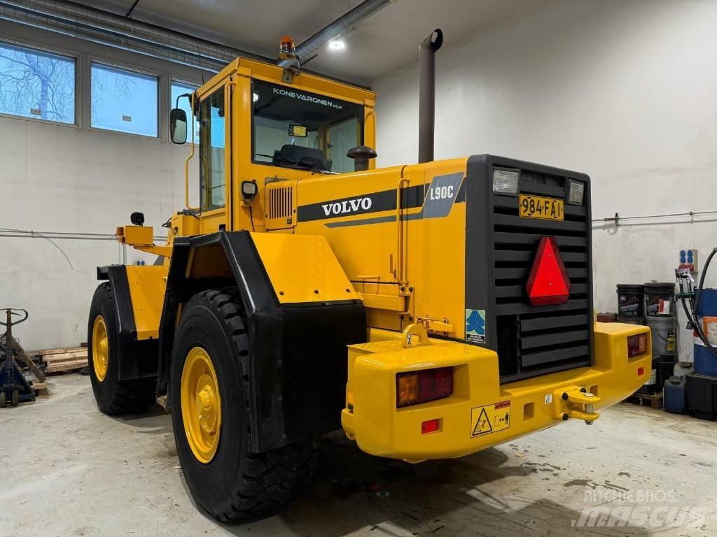 Volvo L 90C لوادر بعجل
