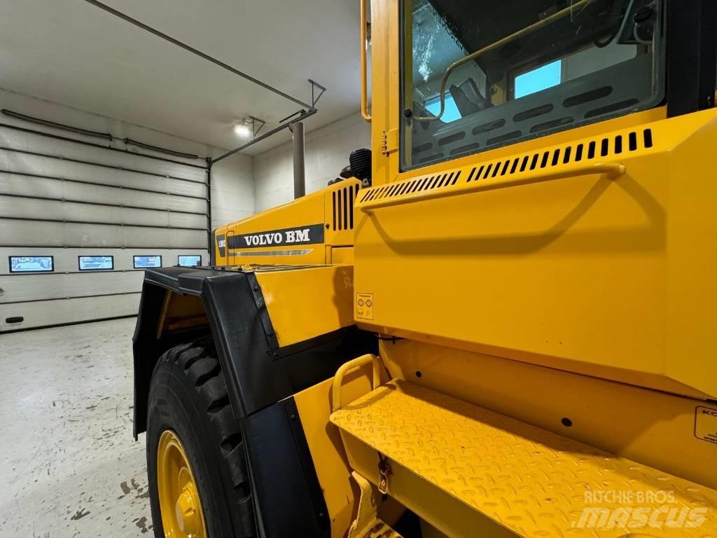 Volvo L 90C لوادر بعجل