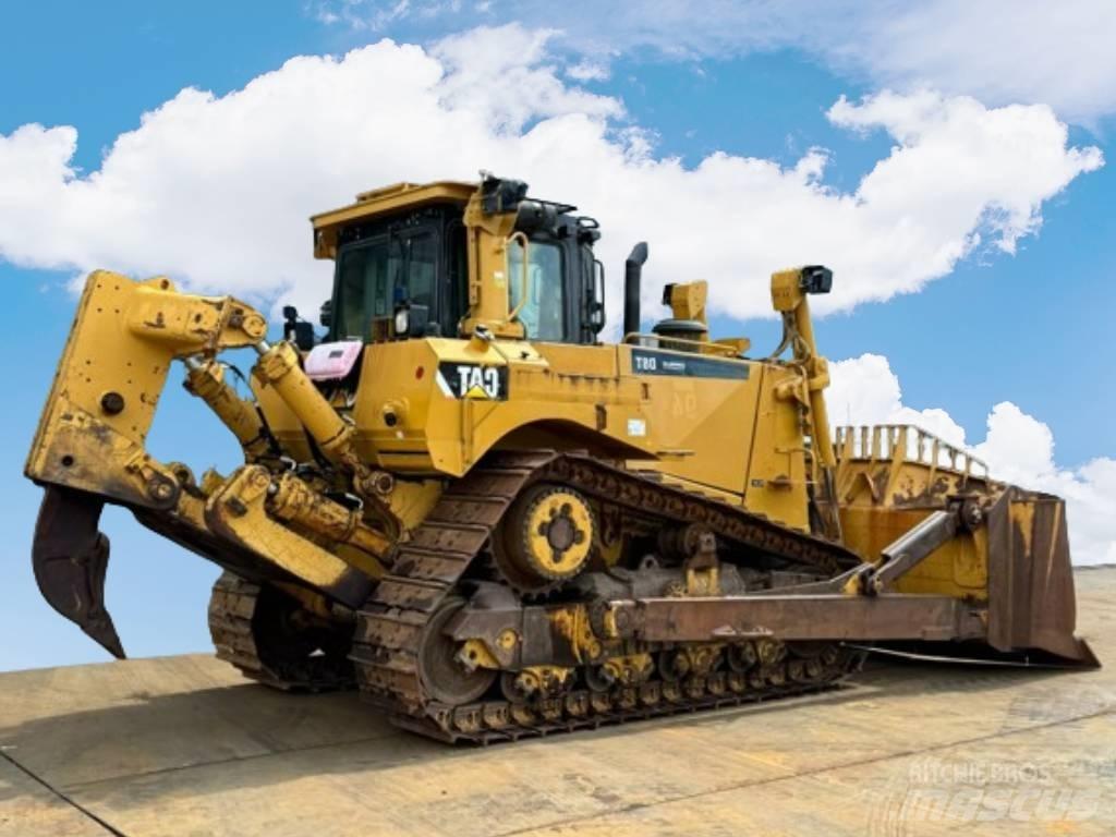 CAT D 8 T بلدوزرات مجنزرة