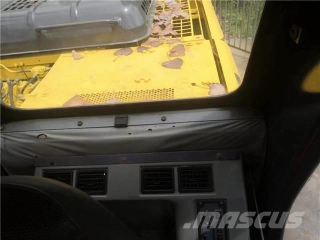 Komatsu pc200-6 حفارات زحافة