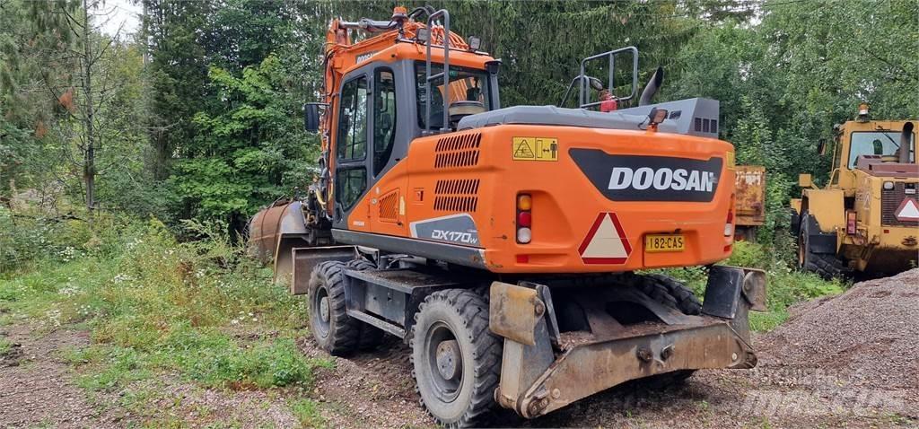 Doosan DX170W حفارات بعجل