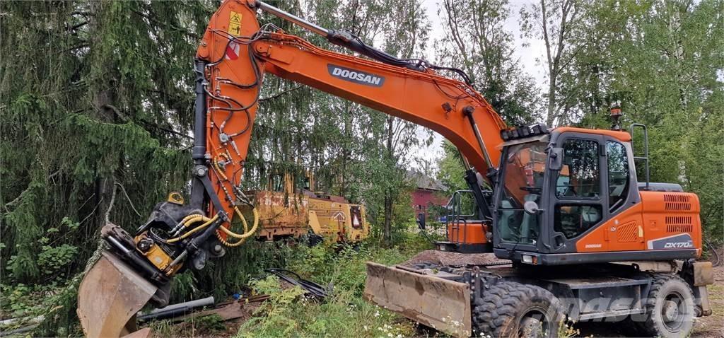 Doosan DX170W حفارات بعجل