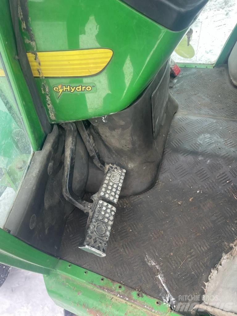 John Deere 4410 جرارات مدمجة