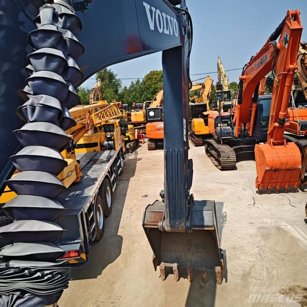Volvo EC 220 حفارات زحافة