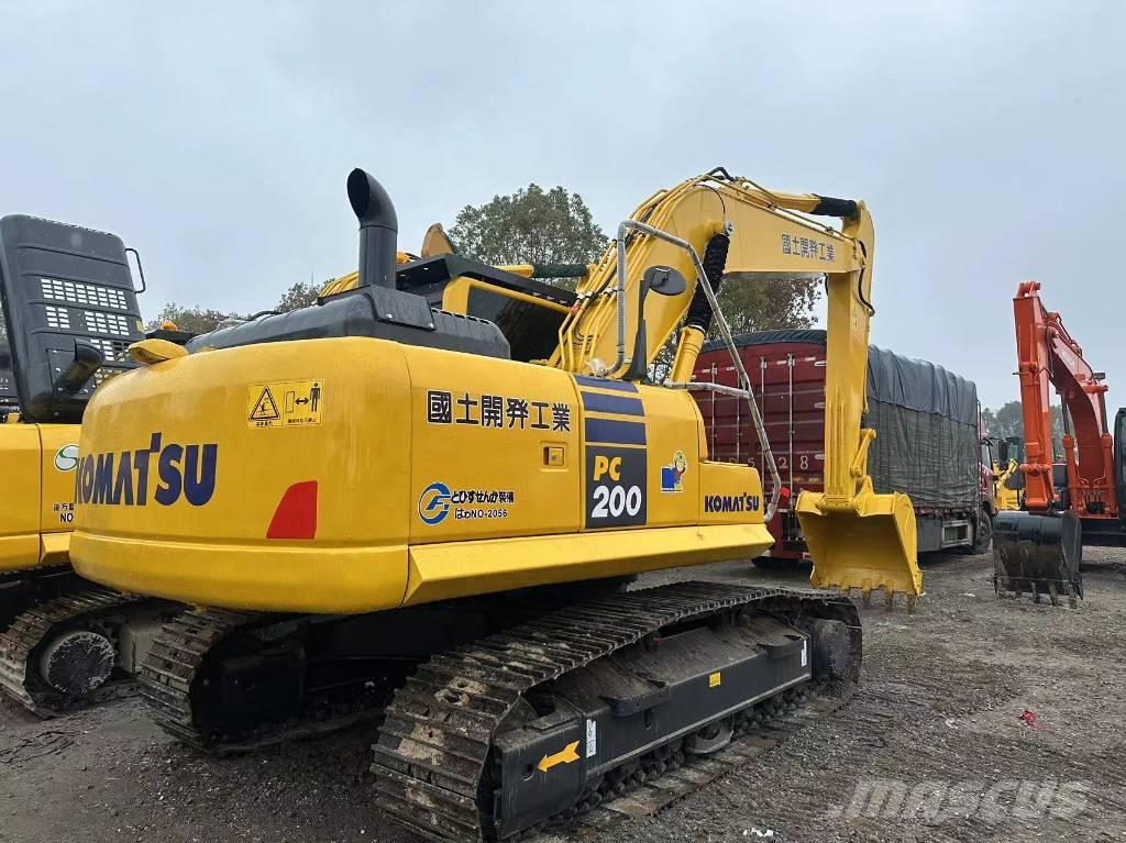 Komatsu PC 200 حفارات زحافة