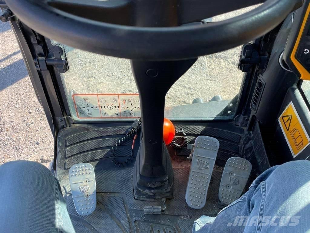 JCB JS 175 W حفارات بعجل