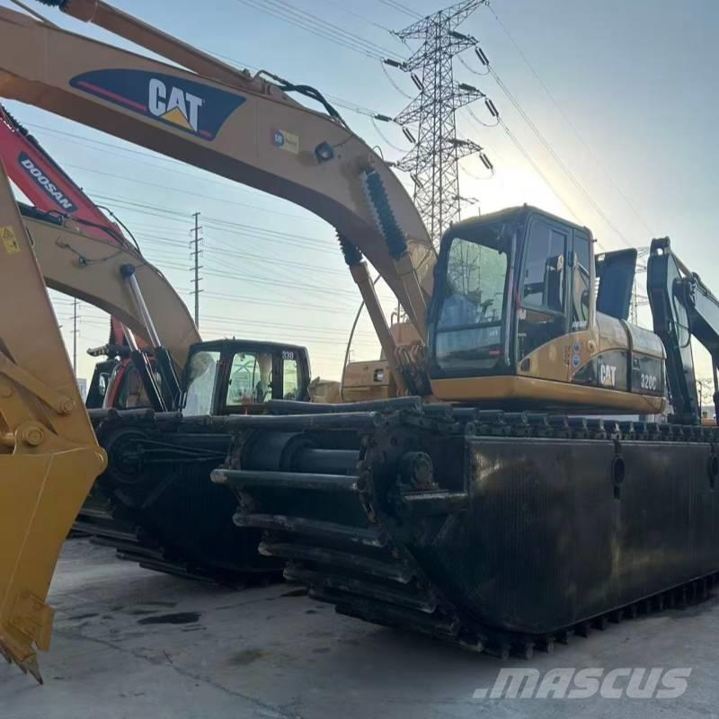 CAT 320 C حفارات زحافة