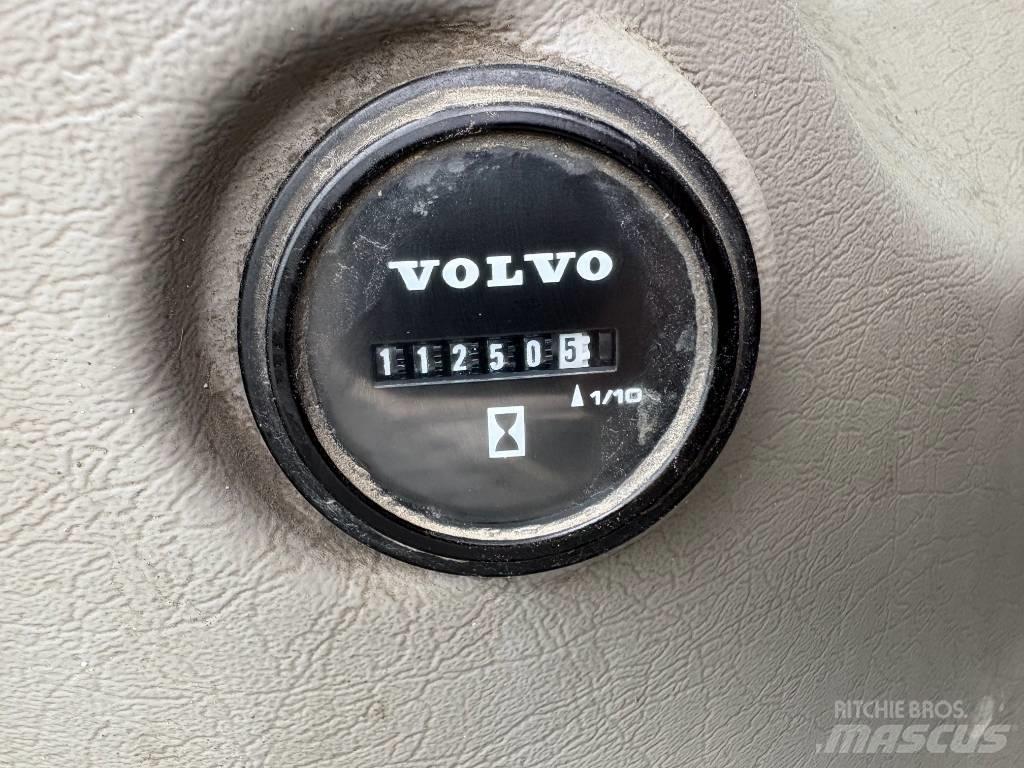 Volvo EC 250 EL حفارات زحافة