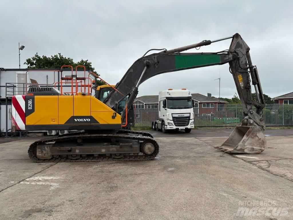 Volvo EC 250 EL حفارات زحافة