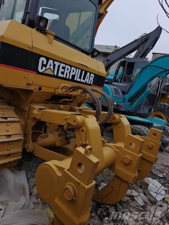 CAT D 6 G بلدوزرات مجنزرة