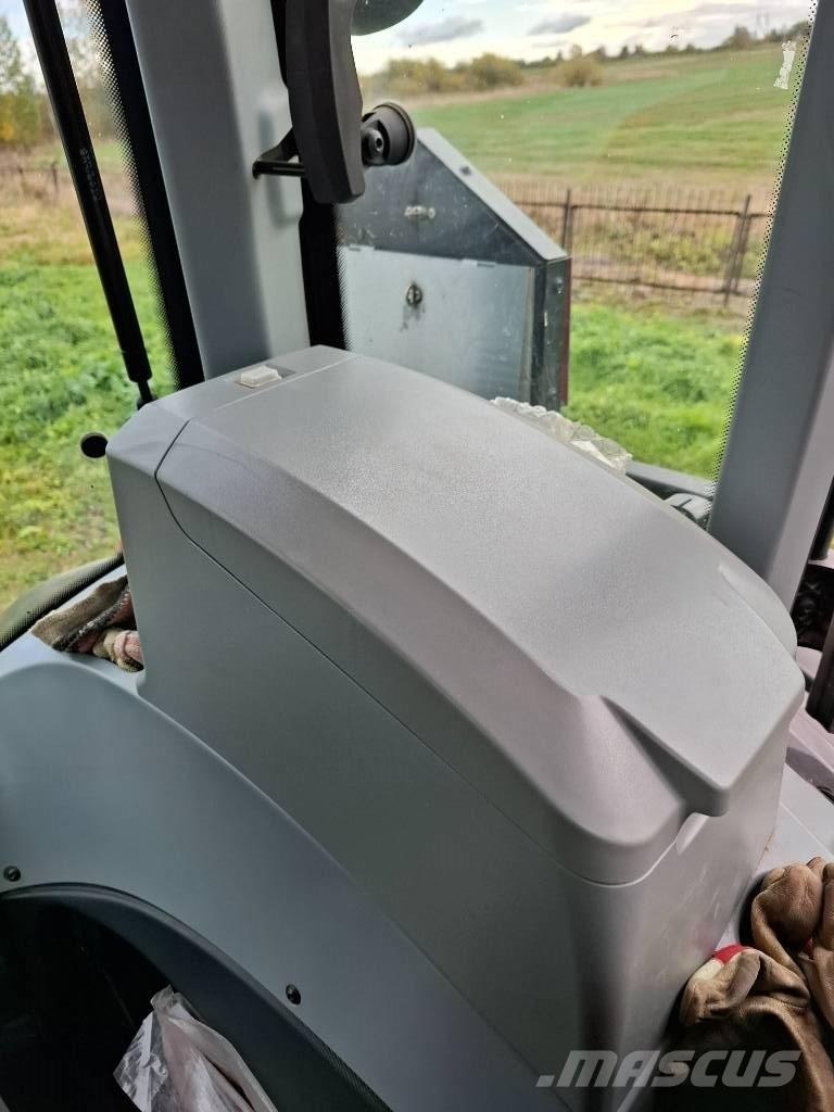 Valtra Q 305 الجرارات