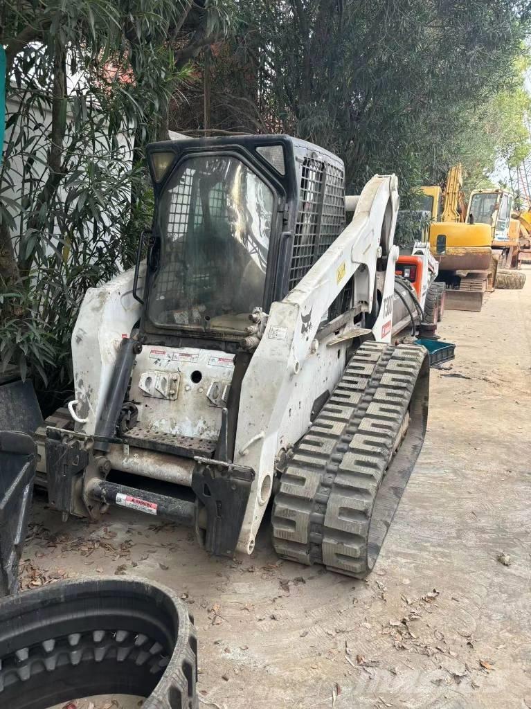 Bobcat T 300 لوادر انزلاقية التوجيه