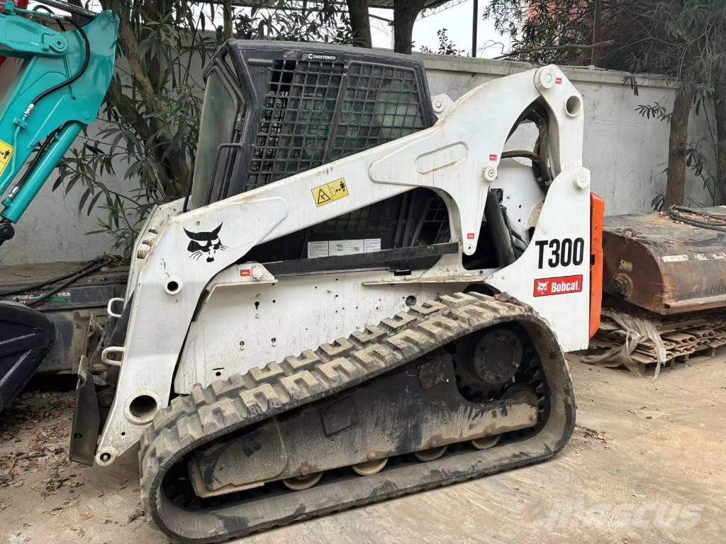 Bobcat T 300 لوادر انزلاقية التوجيه