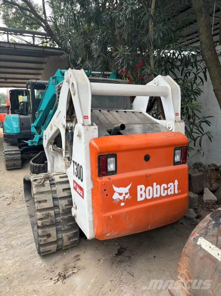 Bobcat T 300 لوادر انزلاقية التوجيه