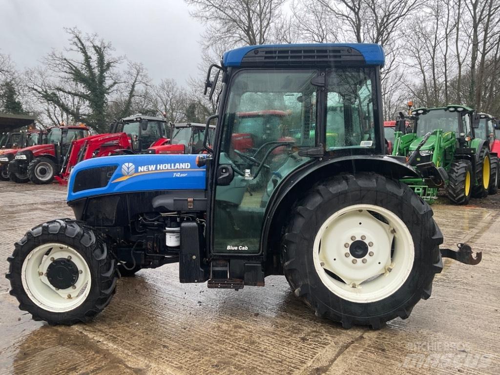 New Holland T 4.85 الجرارات