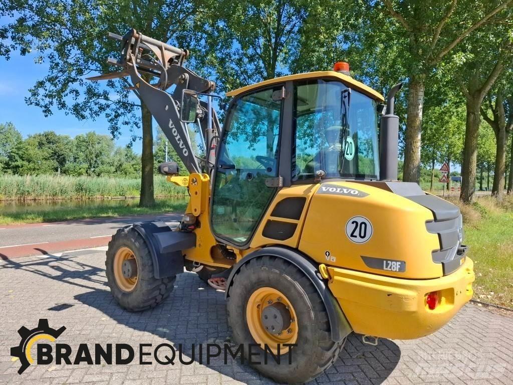 Volvo L28F لوادر بعجل