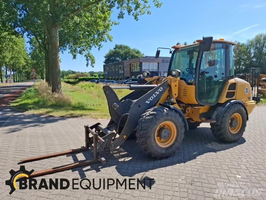 Volvo L28F لوادر بعجل