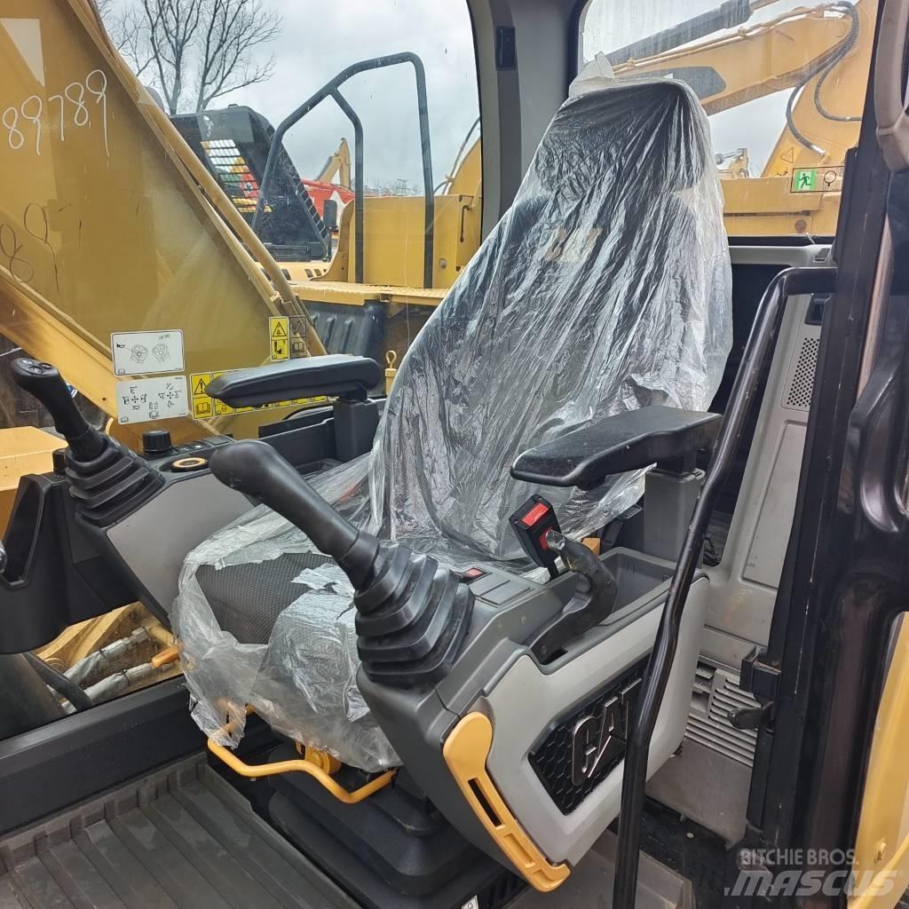 CAT 320GC حفارات زحافة