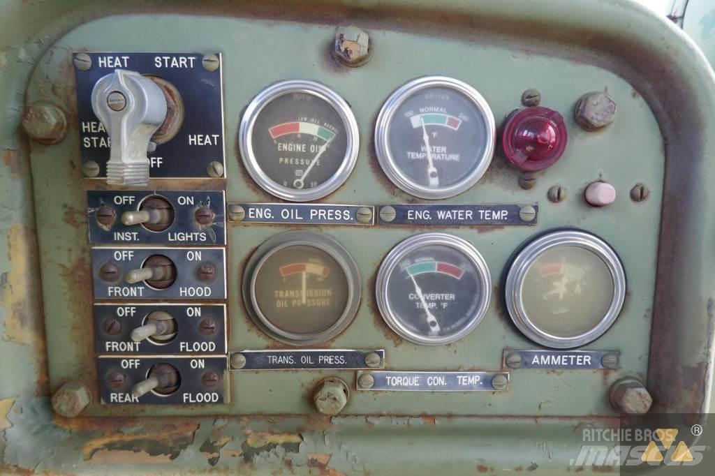 CAT D7F Ex-army بلدوزرات مجنزرة