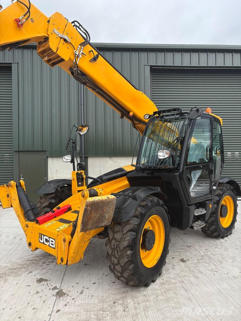 JCB 540V140 مناولات متداخلة