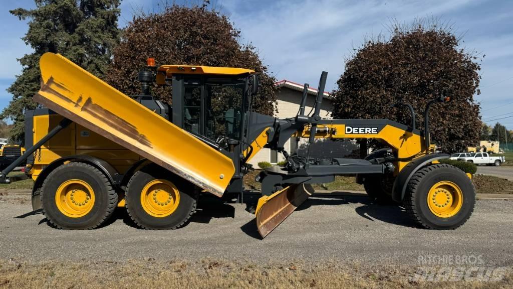 John Deere 872 GP معدات تمهيد الطرق