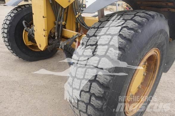 CAT 140M AWD معدات تمهيد الطرق