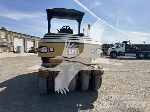 CAT CW14 مداحل ذات إطارات هوائية