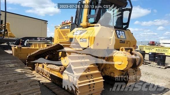 CAT D6N LGP بلدوزرات مجنزرة