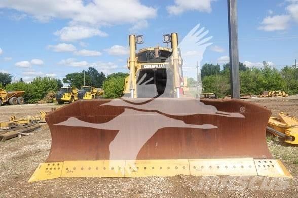 CAT D8T بلدوزرات مجنزرة