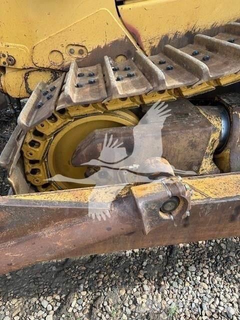 CAT D8T بلدوزرات مجنزرة