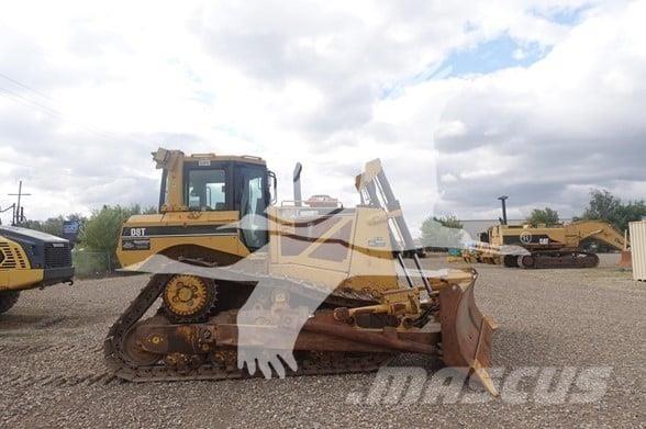 CAT D8T بلدوزرات مجنزرة