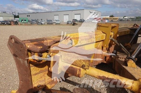 CAT D8T بلدوزرات مجنزرة
