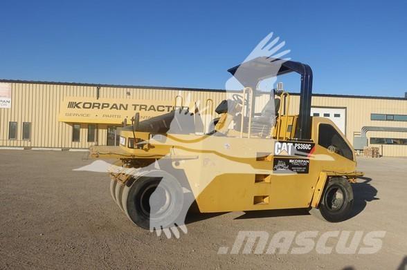 CAT PS-360C مداحل ذات إطارات هوائية