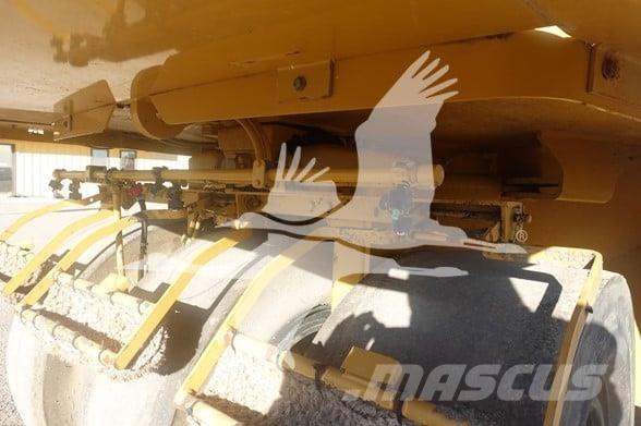 CAT PS-360C مداحل ذات إطارات هوائية