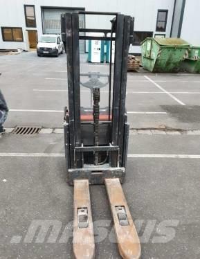 Toyota BT SWE 160 L شاحنات مناولة ذات منصة نقالة يدوية
