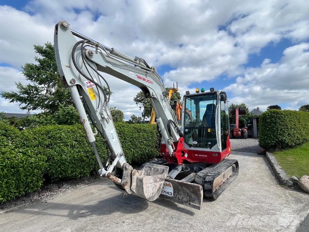 Takeuchi TB 260 حفارات وسط 7 طن - 12 طن