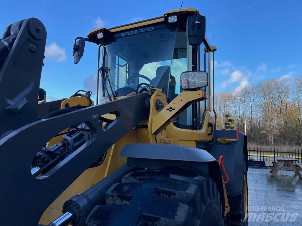 Volvo L 90 H لوادر بعجل