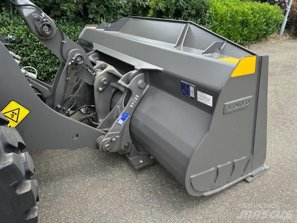 Volvo L 90 H لوادر بعجل