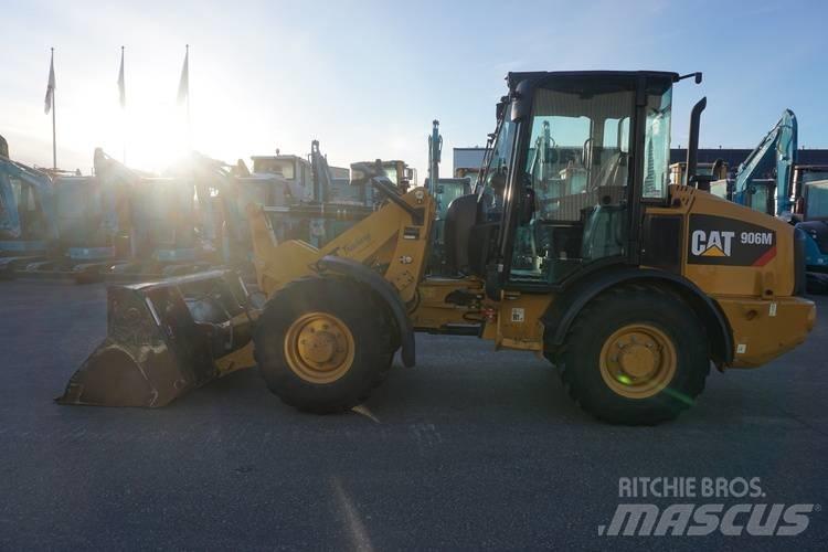 CAT 906 M لوادر بعجل