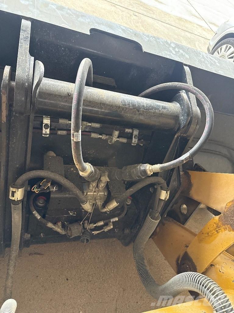 CAT 432 لوادر ذات جرافات عكسية