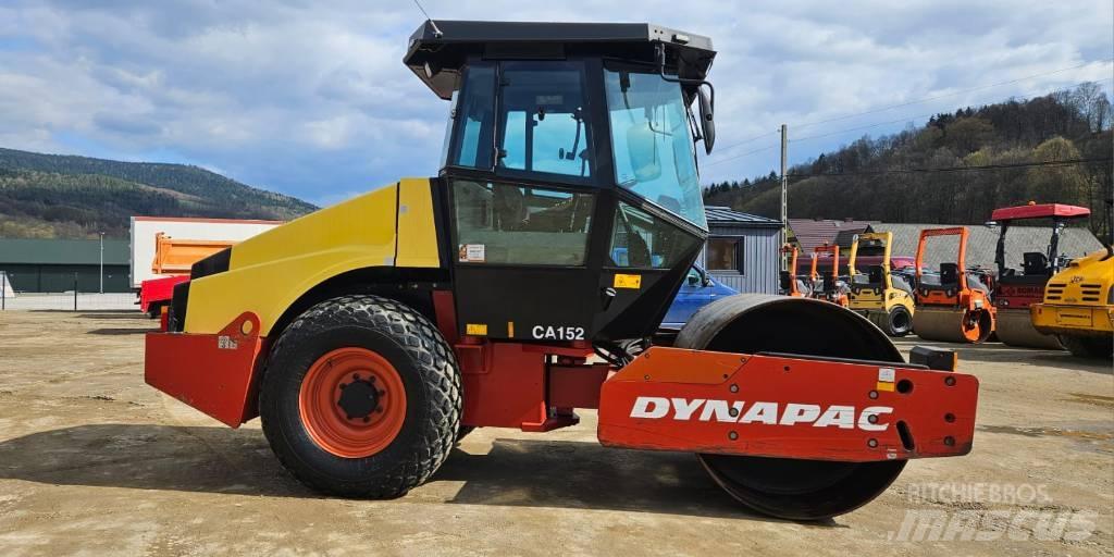 Dynapac CA 152 D مداحل أحادية الأسطوانة