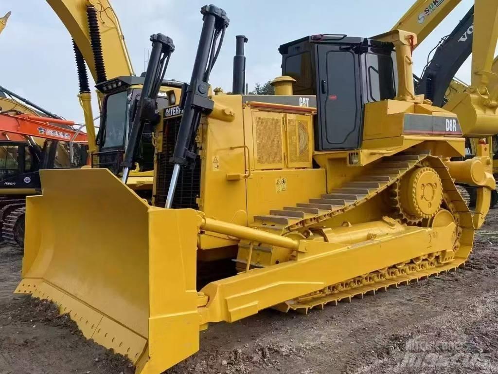 CAT D 8 R بلدوزرات مجنزرة